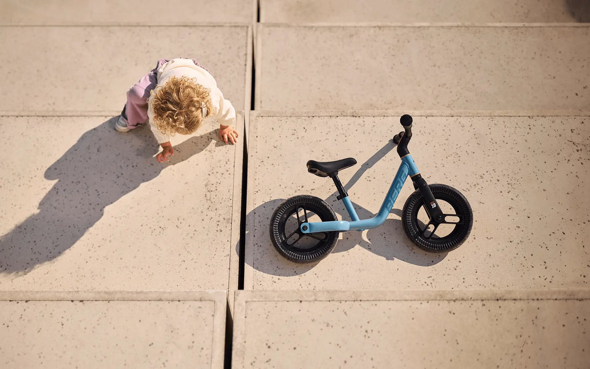 Bicicleta De Equilibrio Berg MOOV 10 – Ultraligera De 2,7 Kg, Sillín Y Manillar Ajustables, Neumáticos EVA Sin Mantenimiento, Desde 2 Años