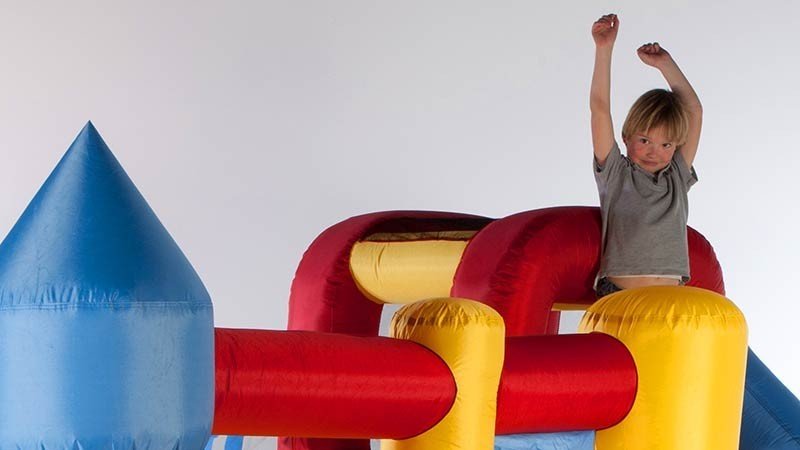Bouncer | Inflable | HappyBounce | Avyna | 2 a 7 años | 300x300x210 cm - Jugueteria Renner