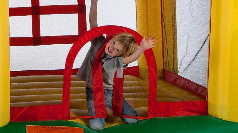 Bouncer Súper | Inflable | HappyBounce - Avyna | 2 a 7 años - Jugueteria Renner