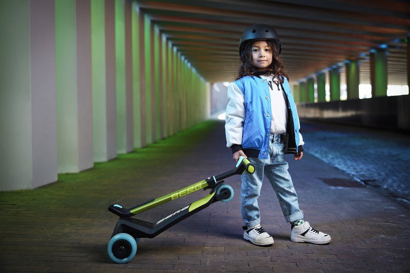 Nexo Flash | Scooter Plegable | Luces en Ruedas | BERG | 2 a 12 años - Jugueteria Renner