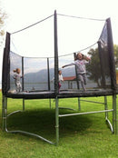 Orbit Ovalada | Cama Elástica con Red Lateral | TrampolinSpecialisten | 330x490cm | 11x16 pies - Jugueteria Renner