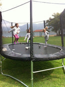 Orbit Ovalada | Cama Elástica con Red Lateral | TrampolinSpecialisten | 330x490cm | 11x16 pies - Jugueteria Renner